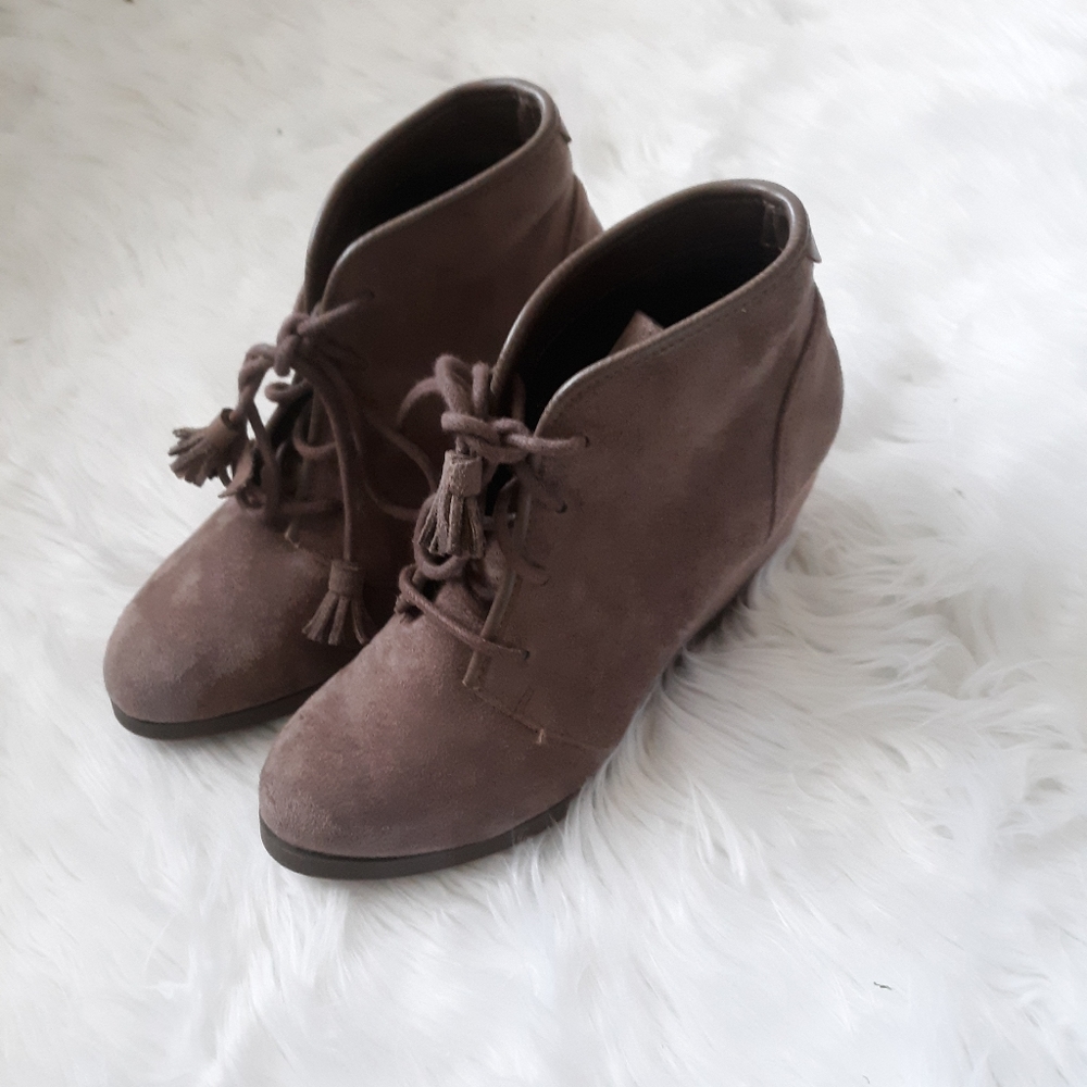 Madden girl velvet ankle boots .Womens size 6